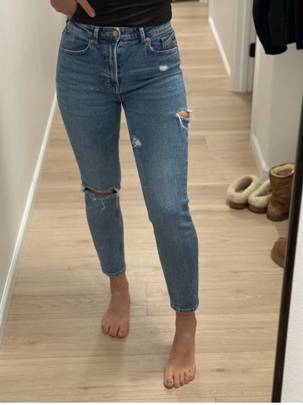 Stradivarius Distressed Ankle mom slim jeans